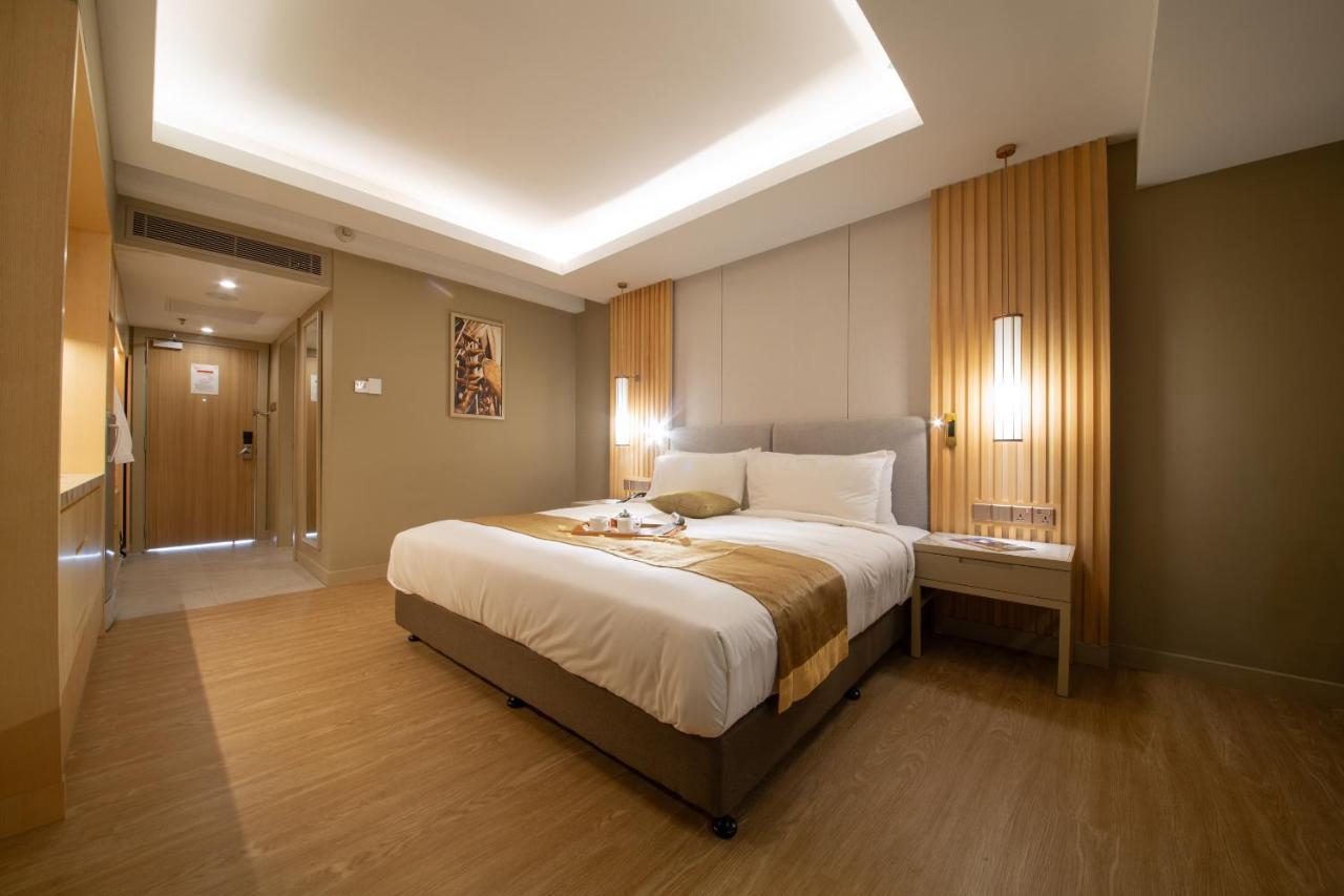 Glenmarie Hotel And Golf Resort Шах Алам Екстериор снимка Deluxe Room