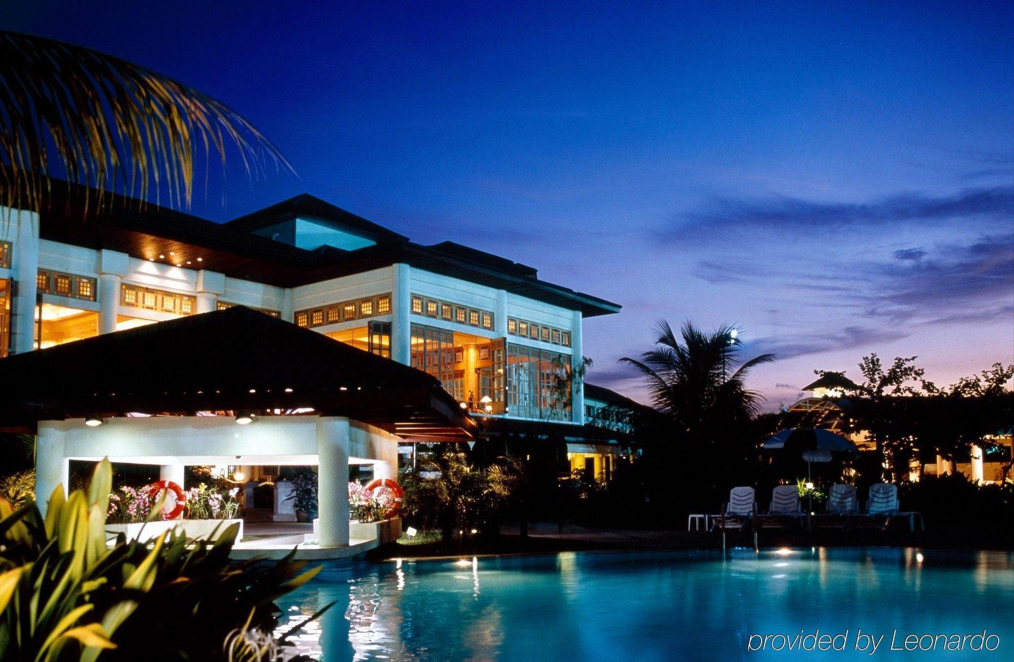Glenmarie Hotel And Golf Resort Шах Алам Екстериор снимка The Royal Paradise Hotel and Spa