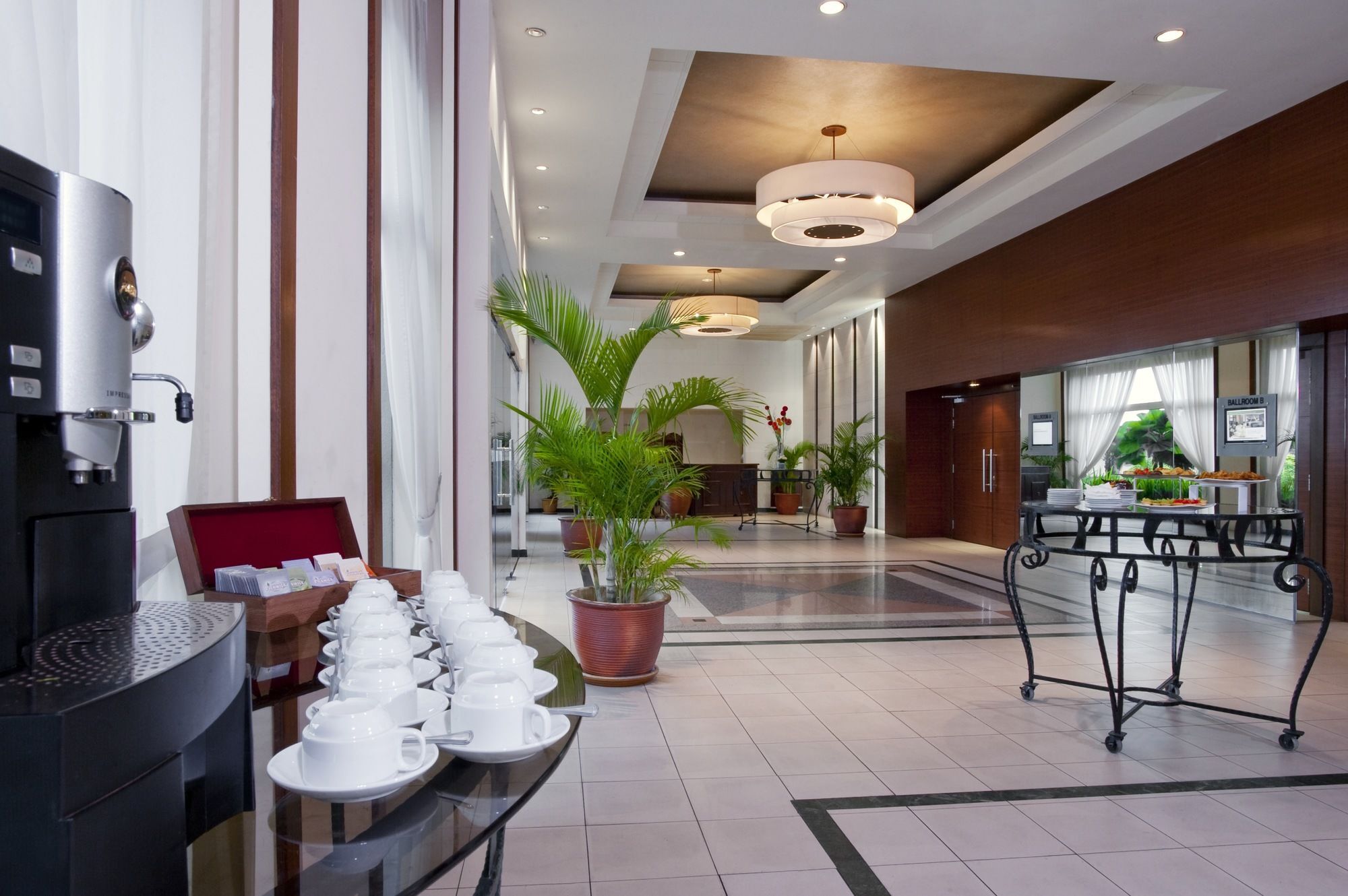 Glenmarie Hotel And Golf Resort Шах Алам Екстериор снимка The lobby of the hotel